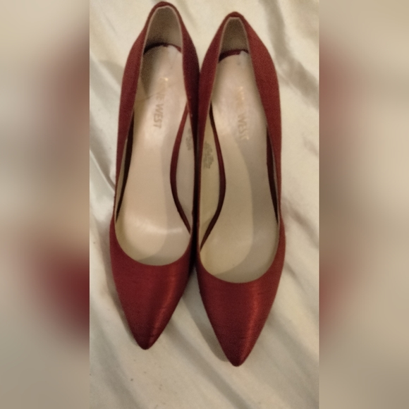 Gorgeous shantung silk Nine West heels 👠 ❤️ - Picture 4 of 4